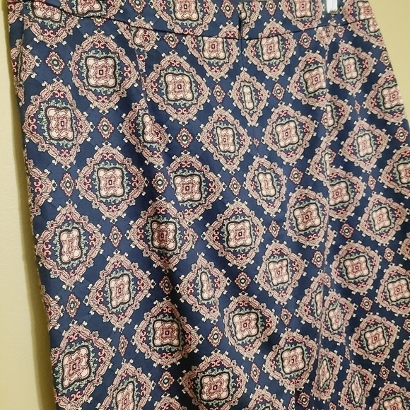 J. Crew Factory | Navy & Pink Floral Pencil Skirt (Size 10) - Picture 5 of 12